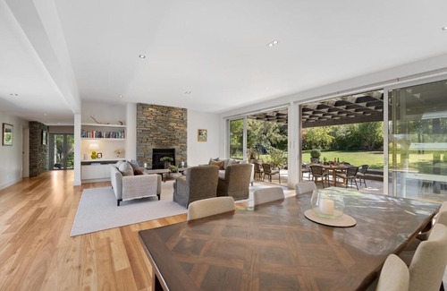 Arrowtown House | Arrowtown Home near Golf, Biking & Walking Trails