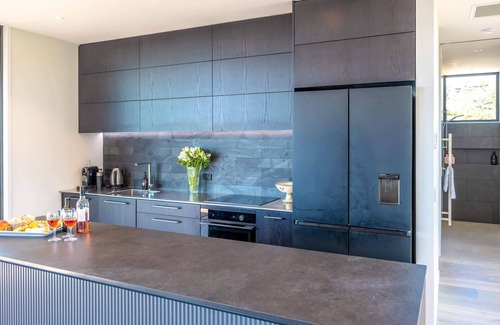 Onetangi House | Artist's Retreat | Stay Waiheke
