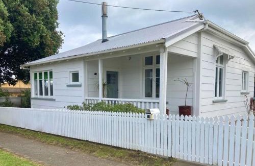 Castlecliff House | ArtShack at the Beach