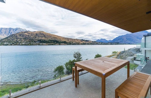 Queenstown Apartment | Atalante - Lakefront Location