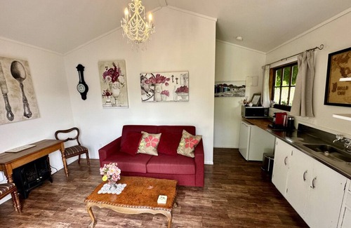 Greytown Cottage | *AUGUST SPECIAL RATE* The Brambles - Cute Semi-Rural Guest House in Greytown