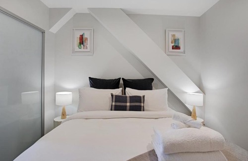 Parnell Apartment | Augustus Harmony Apartment with Parking - Air-con