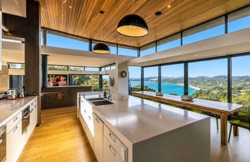 Ostend House | Aumoana - Pool, Spa & Sea Views of Onetangi