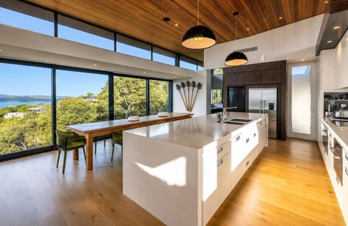 Ostend House | Aumoana - Pool, Spa & Sea Views of Onetangi