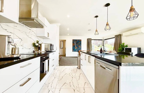 Avonhead House | Avonhead family home with garden and parking in Christchurch