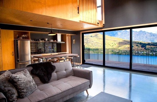Queenstown Apartment | Award Winning Architecturally Designed Pad.