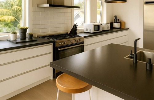 Mount Maunganui House | Bach by the Beach – Relaxing coastal getaway with comfort, views & serenity.