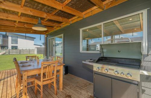 Whitianga House | Bailey Bach - Whitianga Holiday Cabin