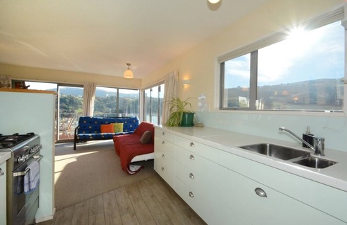Dunedin House | Baldwin Street BNB