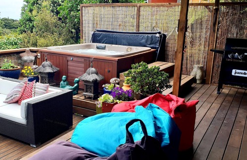 Raglan House | BALI OASIS RETREAT