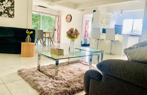 Auckland Apartment | Ball Place Residence-Enjoy the entire downstairs