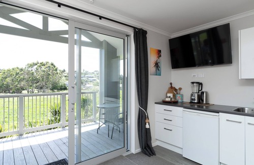 Raglan Apartment | Banana Bungalow: serenity, views, tropical setting