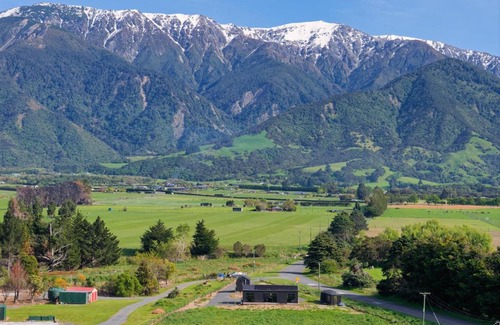 Hapuku House | Bay Paddock - Kaikoura Holiday Home