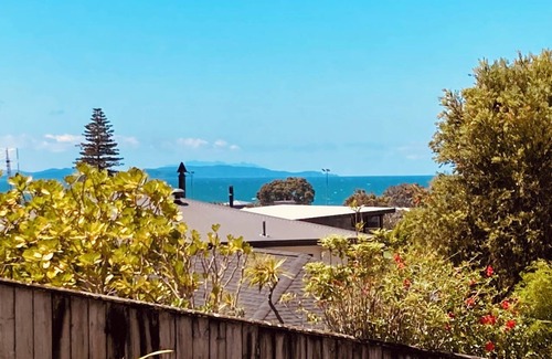 Red Beach Apartment | Beach life at Red Beach Self-Contained Flat