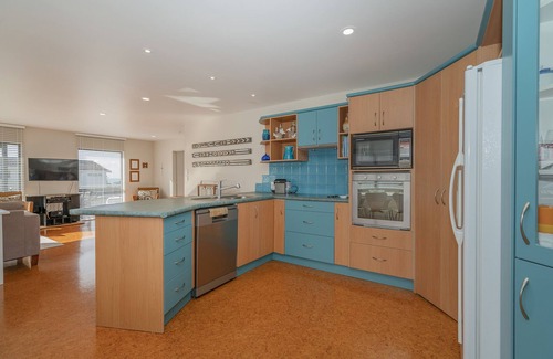 Pauanui House | Beach View Bliss - Pauanui Holiday Home