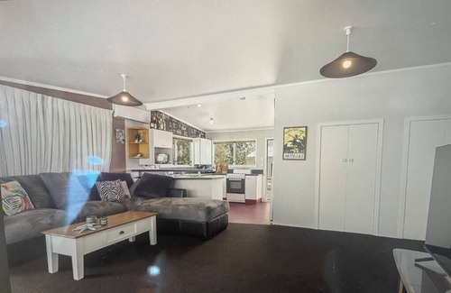 Pukehina House | Beachfront Beauty