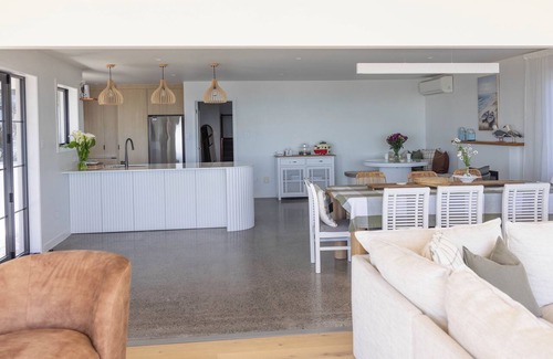 Bell Block House | Beachfront Luxury Retreat & Sauna with Sea Views