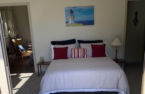 Whangaruru House | Beachfront