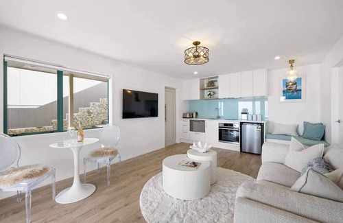 Bell Block House | Beachfront Studio - Ocean Views - Bell Block