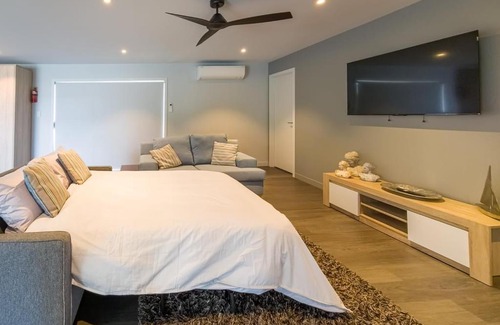 Napier Apartment | Beachside Bliss - One Bedroom Apartment