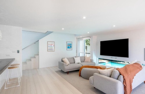 Papamoa Beach House | Beachside Retreat with Private Pool