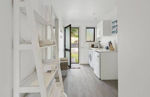 Hahei Cottage | Beachy Bliss - Hahei Holiday Home