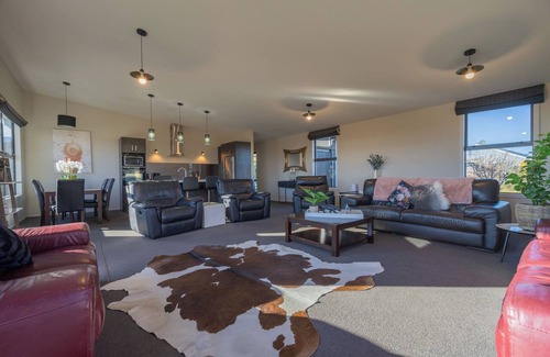 Te Anau House | Beautiful 4 bedroom home in the picturesque Fiordland town of Te Anau