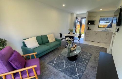 Avondale House | Beautiful Auckland 1 Bed 1 Bath