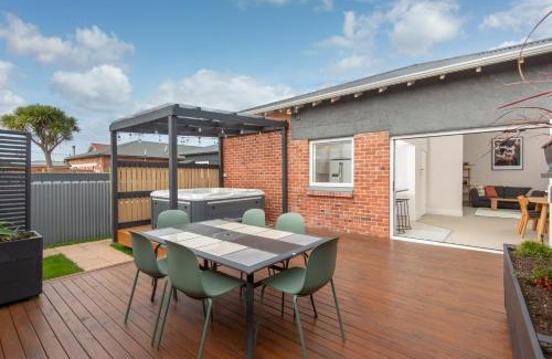 St. Clair House | Beautiful Beach Retreat - 3 Minutes From the Beach