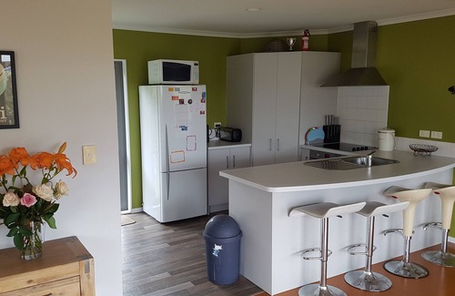 Cooks Beach House | Beautiful Flaxmill Bay (Cooks Beach)