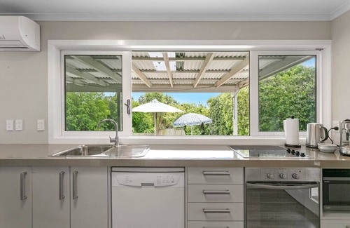 Taupo House | Beautiful home - spacious, peaceful, modern, with outdoor deck, and fully fenced for pets