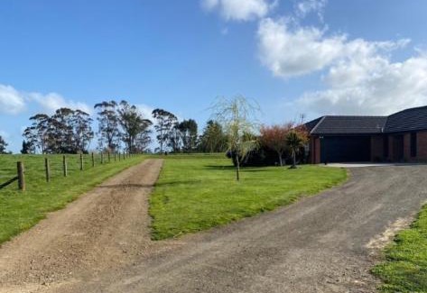 Kihikihi House | Beautiful Home with Rural Views