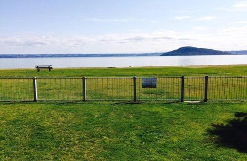 Hannahs Bay House | Beautiful Lakefront Location