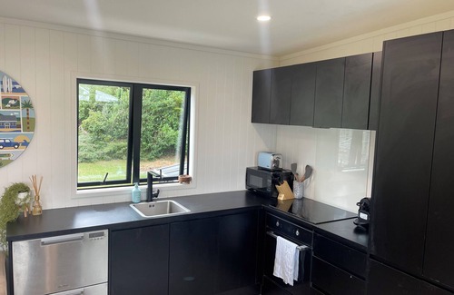 Hihi House | Beautiful, modern 2 bedroom house right on the water in picturesque Hihi.