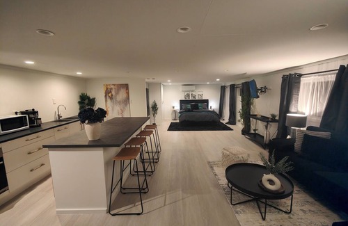 Hoon Hay Apartment | Beautiful Studio w/Parking | Near CBD & Port Hills
