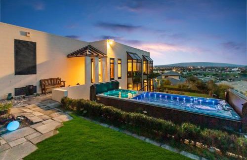 Te Awamutu House | Beauty with Panoramic Views of Mount Pirongia