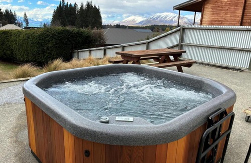 Tekapo House | Bedrock, Lake Tekapo - spa pool included