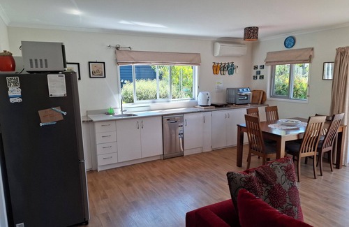 Mangawhai Heads House | Beks Retreat, 100 metres walk to Estuary,