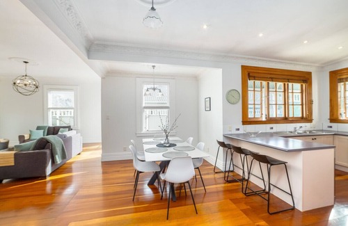 Martinborough House | Bellini, Martinborough