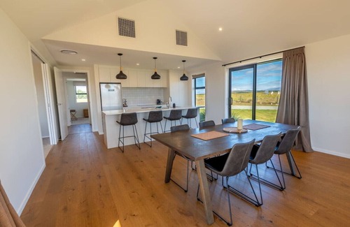 Ben Ohau House | Ben Ohau Vista Lodge | Stunning Mountain Views