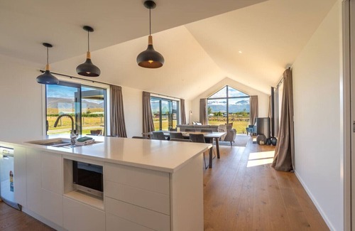 Ben Ohau House | Ben Ohau Vista Lodge | Stunning Mountain Views