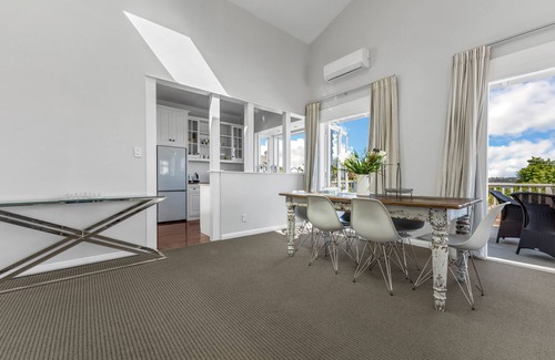 Devonport Apartment | Bespoke Stays - Kerr Street with a View