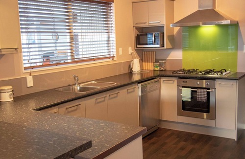Picton Apartment | Best Harbour Views in Sunny Peaceful Location