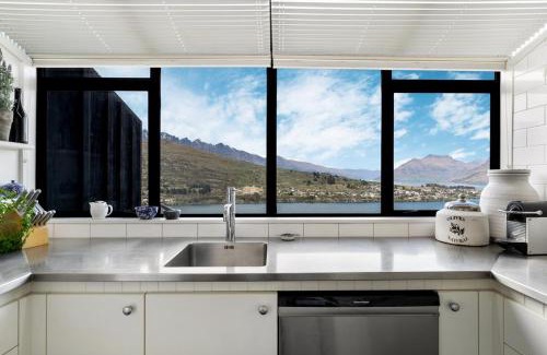 Queenstown House | Best Views on Queenstown Hill