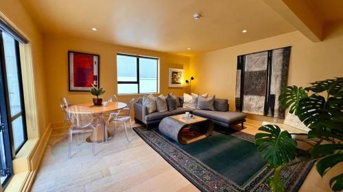 Te Aro Apartment | Big Penthouse, Bigger Balcony