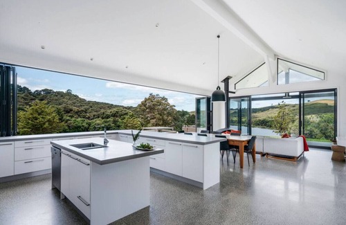 Tawharanui House | Bishop`s Lane A Beautiful Place of Calm & Serenity