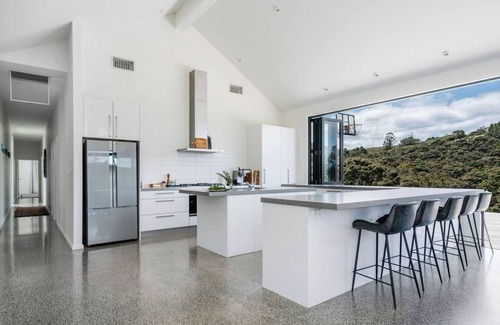 Tawharanui House | Bishop`s Lane A Beautiful Place of Calm & Serenity