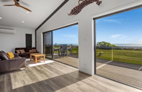 Waiotahi House | Black Bach- Beachfront Paradise Retreat