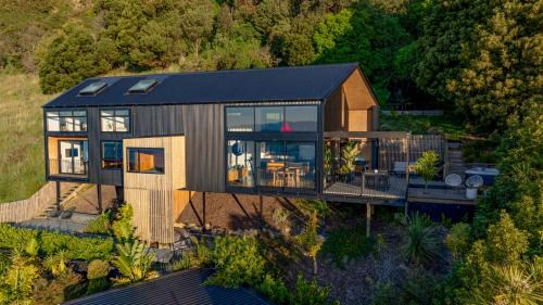 Atawhai House | Black Barn Escape - Architecture, Views, Location!