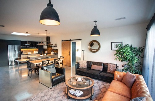 Twizel House | Black Stilt Retreat, STUNNING luxury property